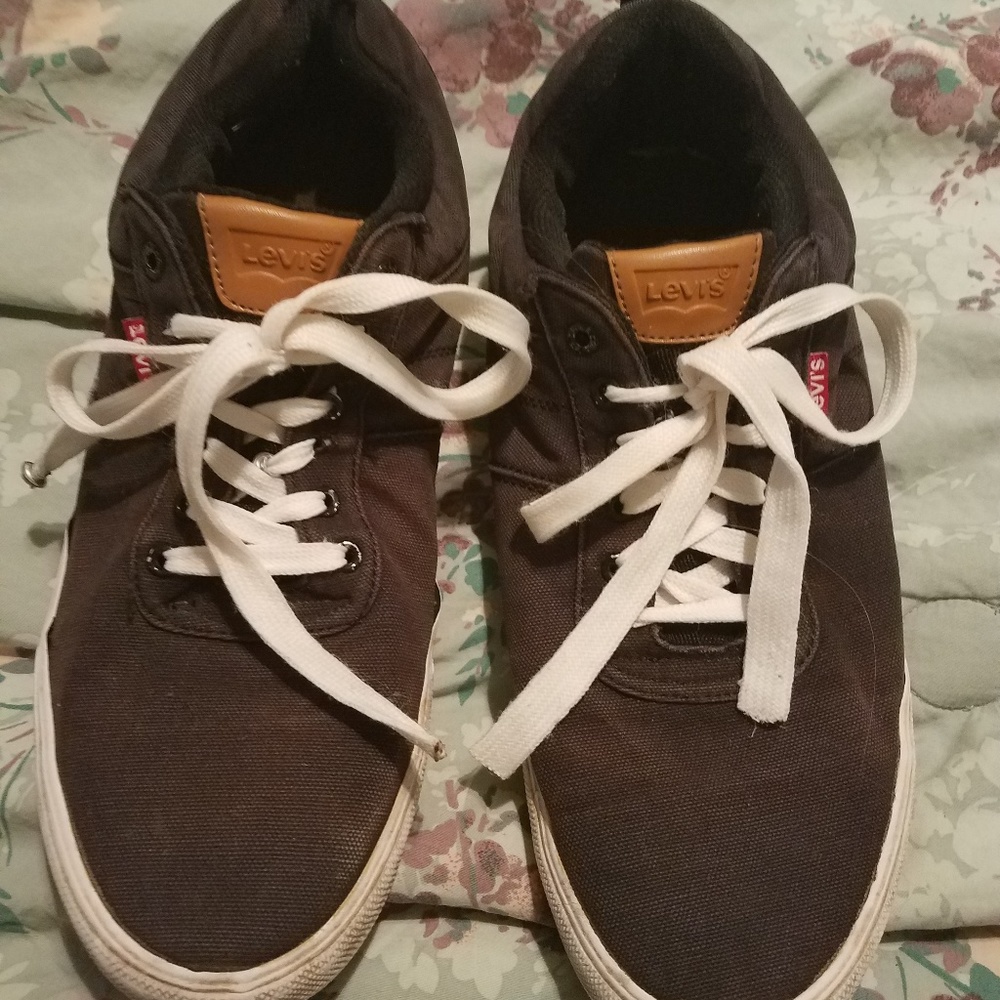 Mens Levi's tennis shoes- size 13